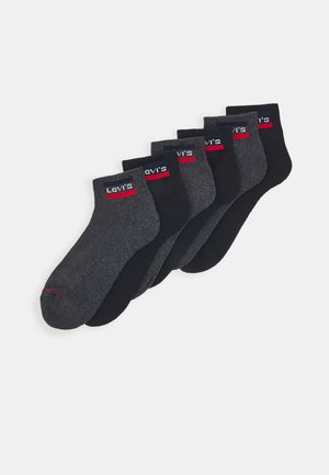Set de șase șosete scurte de glezna în gri închis și negru. Fiecare are un logo Levi's în roșu și bleumarin pe mansetă. Material moale și elastic.