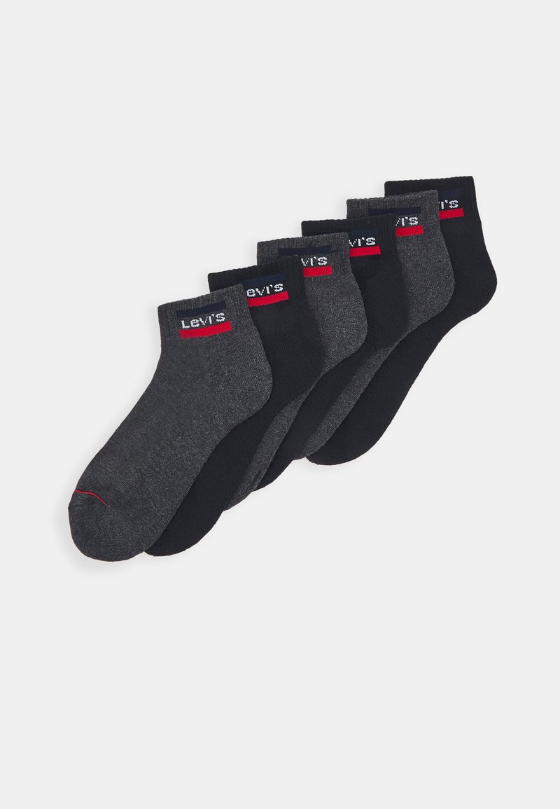 Set aus sechs Knöchelsocken in Dunkelgrau und Schwarz. Jede Socke hat ein Levi's-Logo in Rot und Marine auf dem Bund. Weicher, dehnbarer Stoff.