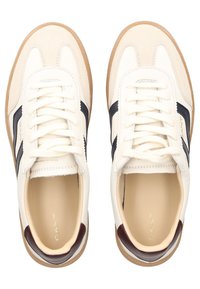 Sneakers with a cream leather upper, navy stripe detail, and tan rubber sole. Features fabric laces and a padded collar for comfort.