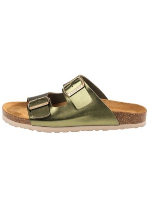 Grønne metaliske slidesandaler med to justerbare stropper, en korkfodersål og en tekstureret gummisål. Funktioner i sølvfarvet metalspænder.