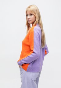 Dr. Bloom Džemperis - naranja