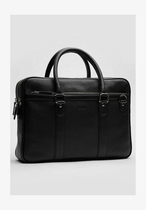 Sort læder laptop taske med tekstureret finish, dobbelte top-håndtag og flere lynlåslommer til organiseret opbevaring.