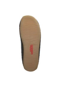 Szary filcowy spód buta z teksturowanym gumowym dnem, posiadający falisty wzór i czerwone logo. Oznaczony rozmiarem 38, podkreślający kontrast materiałów.