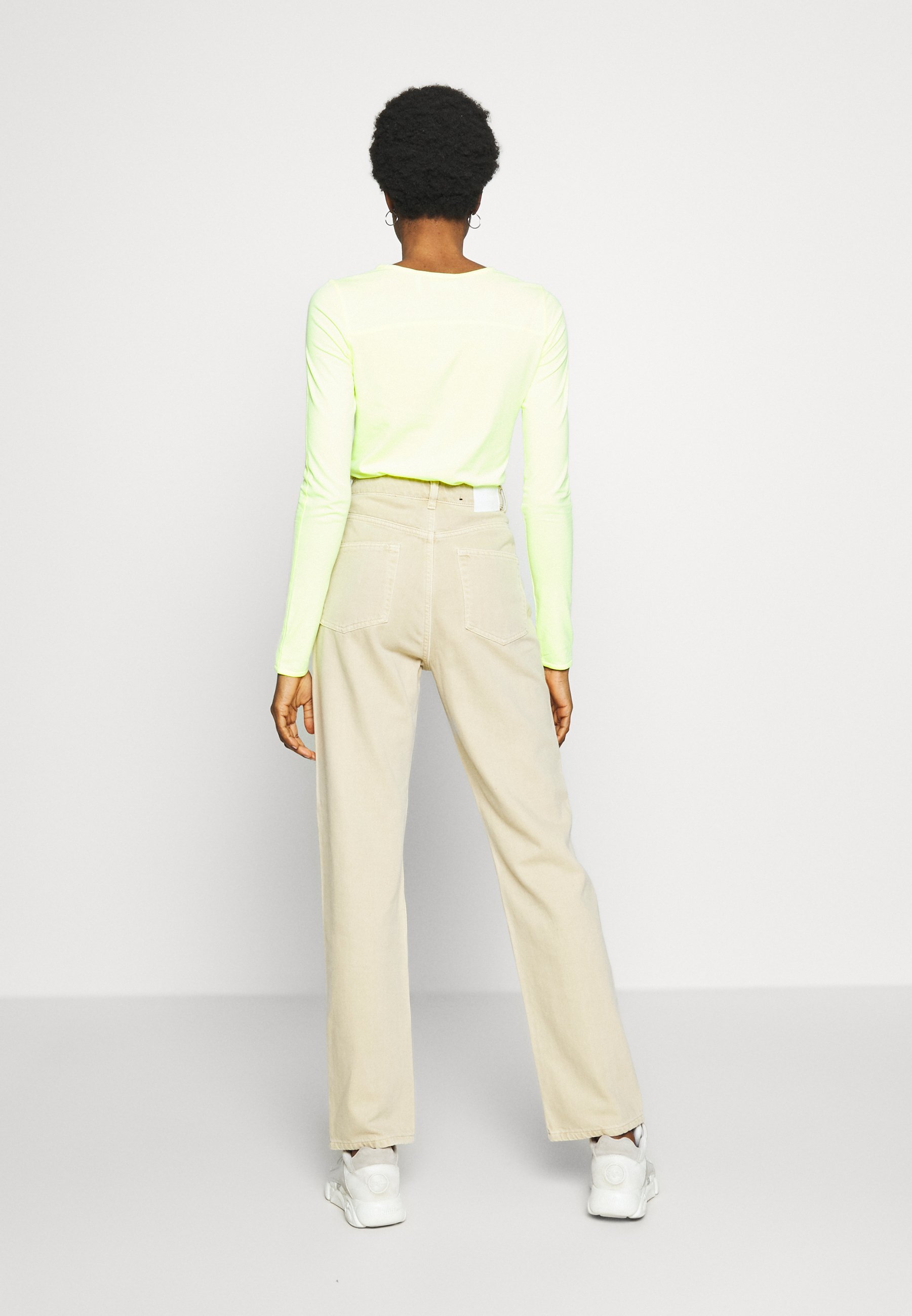 straight jeans beige