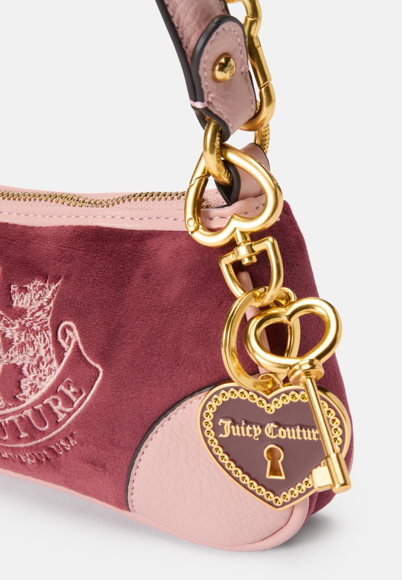 Mini Sac à Main Soirée Rouge Verni — Chaîne Dorée, Motif Cœur, étiquettes D'origine
