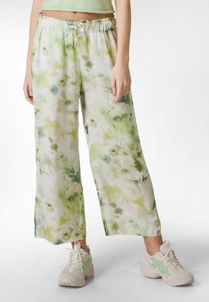 Lettet, flowy bukser i et grønt blomstermotiv. Snor i taljen, bred ben design og blødt stof med en let skinnende tekstur.