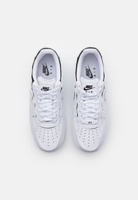 Nike Sportswear Baskets basses - white