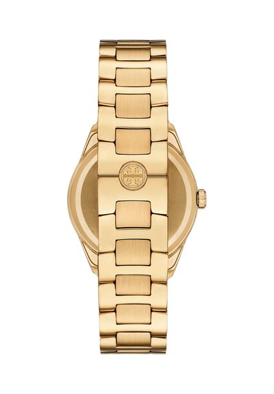 Bracelet de montre en métal doré avec de grands maillons brossés et une boucle ronde ornée d’un logo gravé, vu de dos.