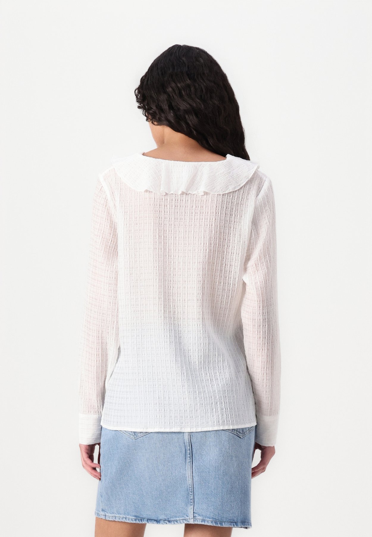 ONLISA V NECK FRILL