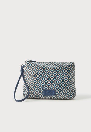 Pieni rannekkeellinen clutch-laukku, jossa sininen, beige ja valkoinen pyöreä geometrinen kuvio sekä irrotettava sininen hihna.
