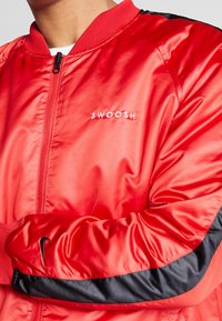 Nike Sportswear Bomberjacka - red