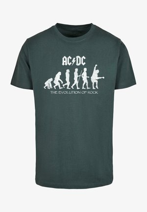 Dunkelgrünes Baumwoll-T-Shirt mit einem weißen Grafikelement, das die Evolution des Rock zeigt, mit Silhouetten von Figuren und dem Text "AC/DC".
