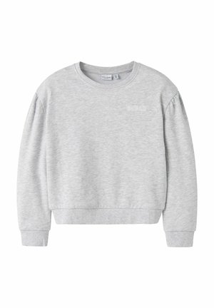 Sweatshirt gris clair avec un col rond, des poignets et un ourlet côtelés, présentant un subtil détail textuel "SQUAD" sur la poitrine. Texture douce.