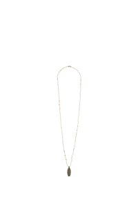 Złota naszyjnik z owalnym wisiorkiem, zdobiony delikatnymi koralikami i teksturowanym wzorem na łańcuszku. Długość jest regulowana.