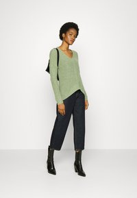 JDY JDYNEW MEGAN NOOS - Camisola - basil