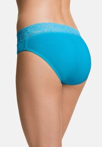 Culotte di cotone turchese con una cintura in pizzo, caratterizzate da una finitura liscia e bordi elastici per una vestibilità comoda.