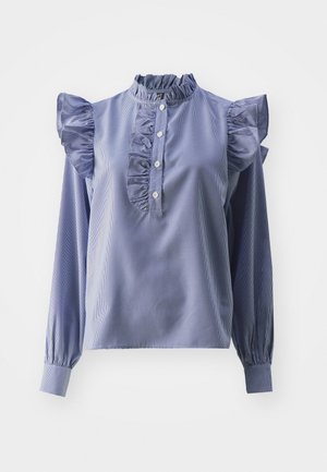 Plava prugasta bluzica s dugim rukavima, nabranim naglascima na ramenima, dugim kopčanjem i visokim izrezom. Glatka tkanina s blagim sjajem.