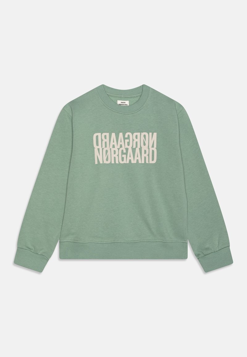 Sweat-shirt vert clair à col rond avec manches longues et texte miroir blanc "NØRGAARD" au centre devant.