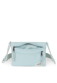 Borsa a tracolla in tessuto blu chiaro con un compartimento principale con zip e una tasca frontale con zip. Presenta un design semplice e una tracolla regolabile.