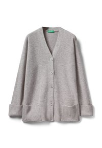 Šedý svetr z měkké tkaniny, s výstřihem do V, pěti knoflíkovým zapínáním, žebrovanými manžetami a předními našitými kapsami.