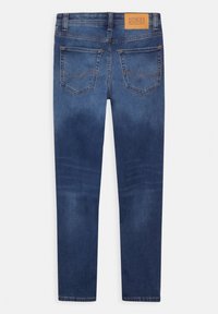 Tummansiniset farkkuleggingsit, joissa on haalistunut pinta. Mukana nahkainen merkkilappu takana sekä kaksi takataskua, joissa on brodeeratut yksityiskohdat.