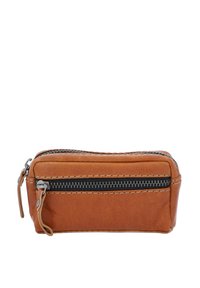 Hnědý kožený pouzdro s texturovaným povrchem, vybavené horním zipem a kontrastními černými zuby zipu. Kompaktní obdélníkový tvar.