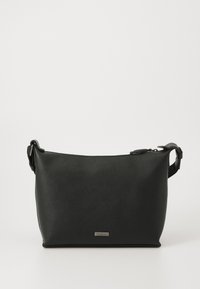 Borsa a tracolla nera in pelle sintetica con chiusura a zip, texture liscia e un piccolo dettaglio con logo metallico. Tracolla regolabile con design a nodo.