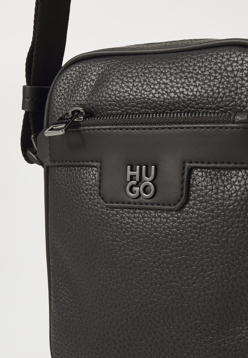 Nesh R NS Zip - Geldtasche / Handtasche HUGO - DE