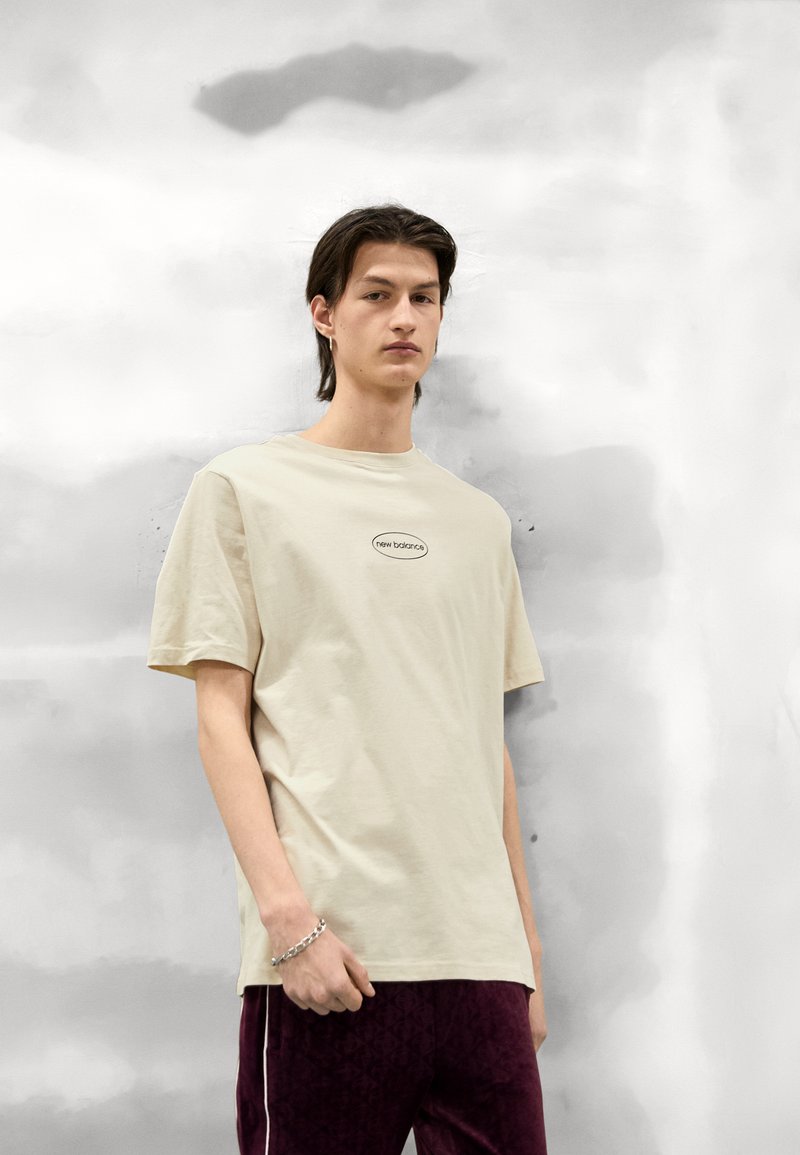 New Balance OVAL TEE Print Tshirt rust oxide/brown Zalando.co.uk