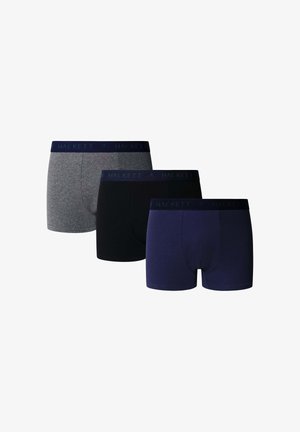 Tre boxer da uomo in grigio, nero e blu navy, ciascuno con una fascia elastica scura che presenta il nome del marchio "Hackett".
