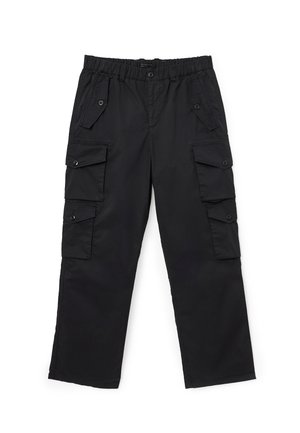 Pantalons cargo noirs avec une taille élastique, plusieurs poches latérales et un tissu lisse et léger. Présente des détails de couture subtils.