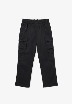 Schwarze Cargo-Hosen mit elastischem Taillenbund, mehreren Seitentaschen und einem glatten, leichten Stoff. Mit dezenten Nähdetails.