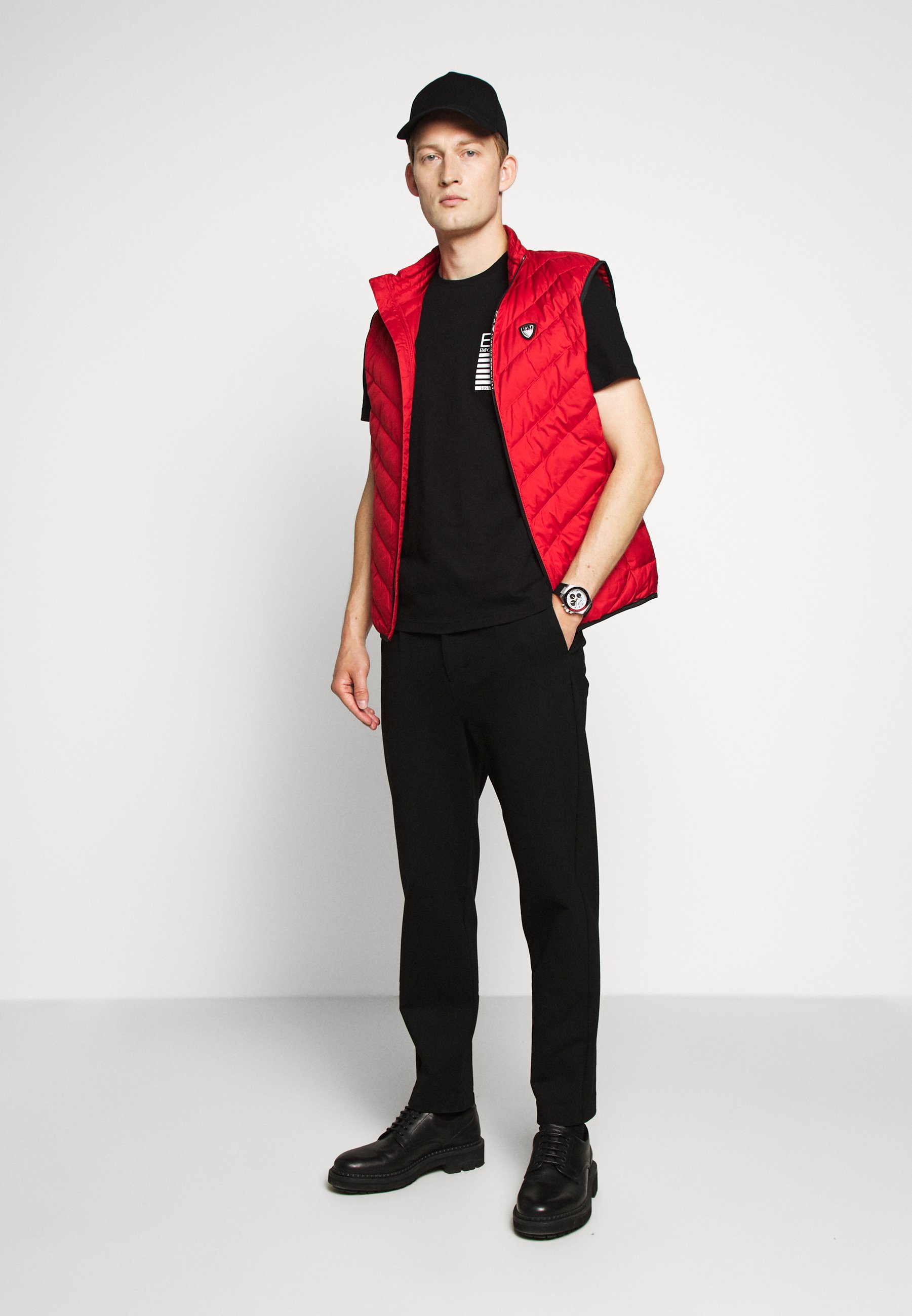 ea7 gilet red