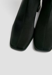 PULL&BEAR Bottines - black