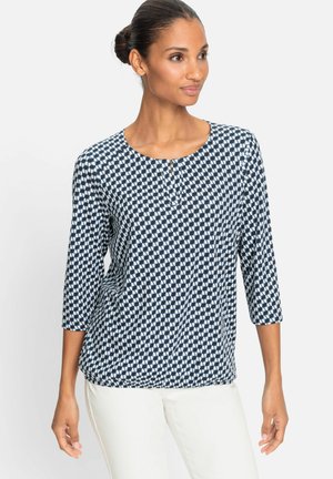 Navy- und weiß gemusterte Bluse mit Dreiviertelärmeln, Rundhalsausschnitt und einem kleinen Knopfdetail am Ausschnitt. Glatter Stoffeindruck.