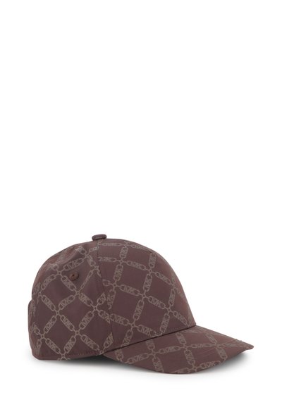 Casquette de baseball marron avec un motif géométrique en chaîne répétitif. Dotée d'une visière incurvée et d'une sangle ajustable à l'arrière pour le réglage.