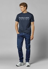 Red Bull Racing x Pepe Jeans RED BULL RACING LOGO DRIVER TEE - Marškinėliai su spaudiniu - dulwich blue