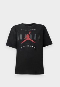 Camiseta estampada - black/iron grey/university red
