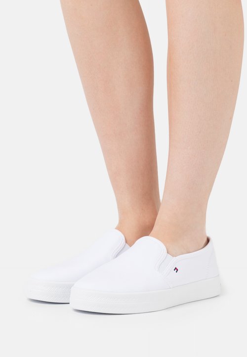 Vans UA CLASSIC SLIPON PLATFORM Matalavartiset tennarit true white