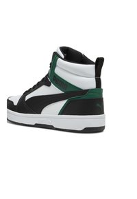 Wysokie sneakersy w czarnym, białym i zielonym skórzanym wykończeniu z wyściółką przy kołnierzu, teksturowanymi akcentami i detalem logo PUMA z boku.