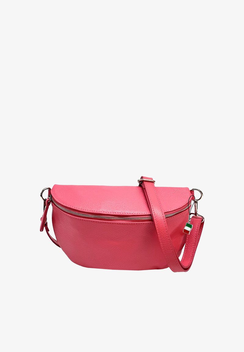 Roze leren schoudertas met een ronde vorm, ritsluiting en een korte, verstelbare schouderband. Inclusief een kleine decoratieve hardwareaccent.