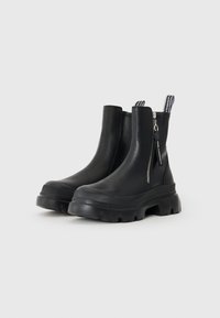 KARL LAGERFELD TREKKA MAX - Bottines compensées - black