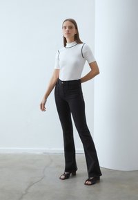 Anna Field - 2 PACK - Tricou basic - off-white/black Imagine miniatură 1
