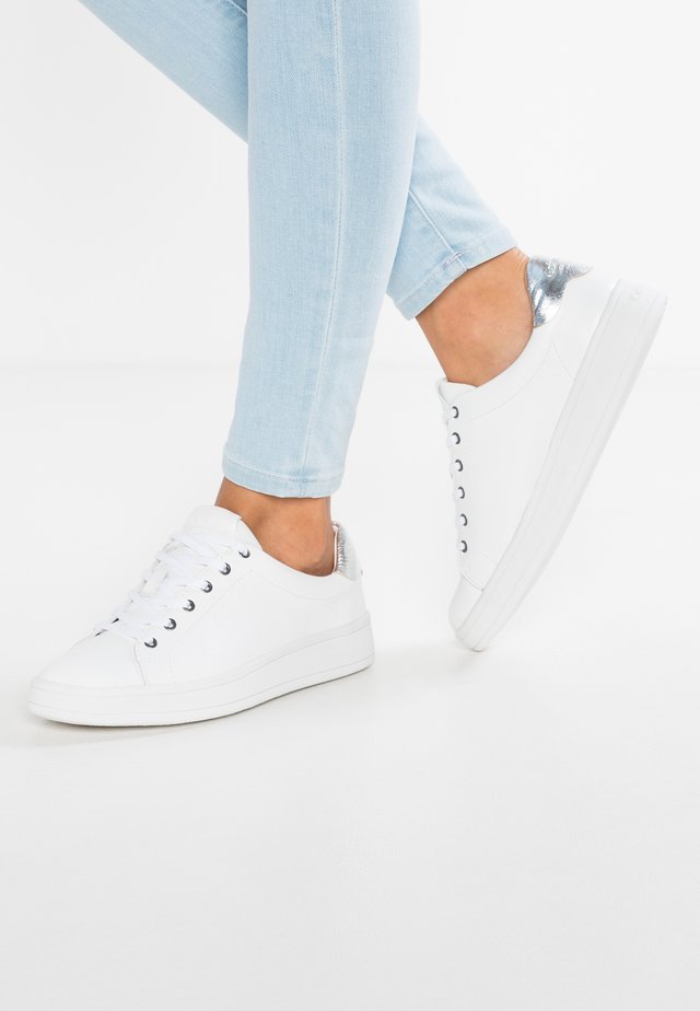SOLANGE - Sneaker low - white/silver