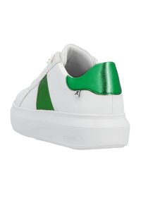 Baskets blanches avec des accents verts. Dotées d'un dessus en cuir lisse, de panneaux en maille et d'une semelle rembourrée. Détail du talon en vert métallique.