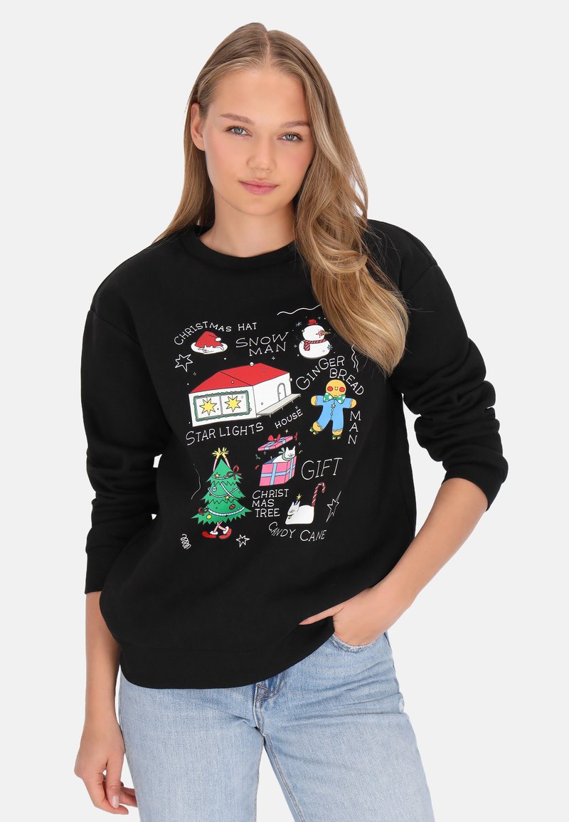Sudadera negra con gráficos coloridos de temática navideña, que incluyen un hombre de jengibre, un árbol de Navidad, un muñeco de nieve e ilustraciones de regalos.