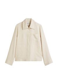 Licht beige jas met een kraag, knoopsluiting aan de voorkant en één borstzak; gemaakt van gladde stof; lange mouwen met rechte zoom.