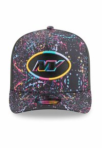 Schwarze Snapback-Cap mit einem bunten Spritzer-Muster und einem gestickten Logo in einem schwarzen Oval auf der Vorderseite.