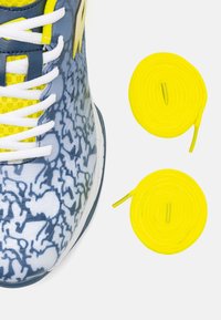 Lotto SUPERRAPIDA 200 III - Sapatilhas de ténis para vários pisos - all white/acid yellow/dark denim