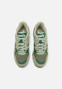 Diadora N902 UNISEX - Trainers - olivine/sage